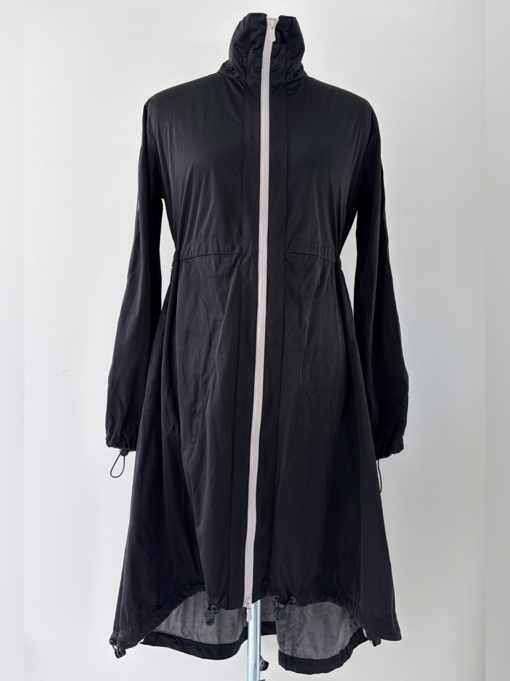 Søskén Black Hi‑Low Zip Jacket – Minimalist Drawstring Utility Coat | Size 1 (S)